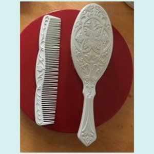 Vintage Avon Past and Present Brush and Comb Set